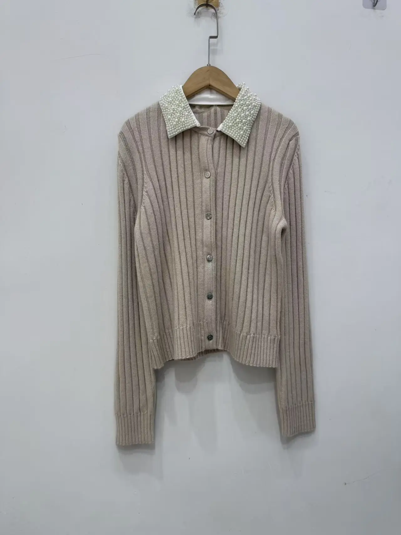 Women Pearl Collar Knitted Cardigan Spring 2026 Single-Breasted Sstripe Sweater Long Sleeves Fashion Tops
Women Pearl Collar Knitted Cardigan Spring 2026 Single-Breasted Sstripe Sweater Long Sleeves Fashion Tops