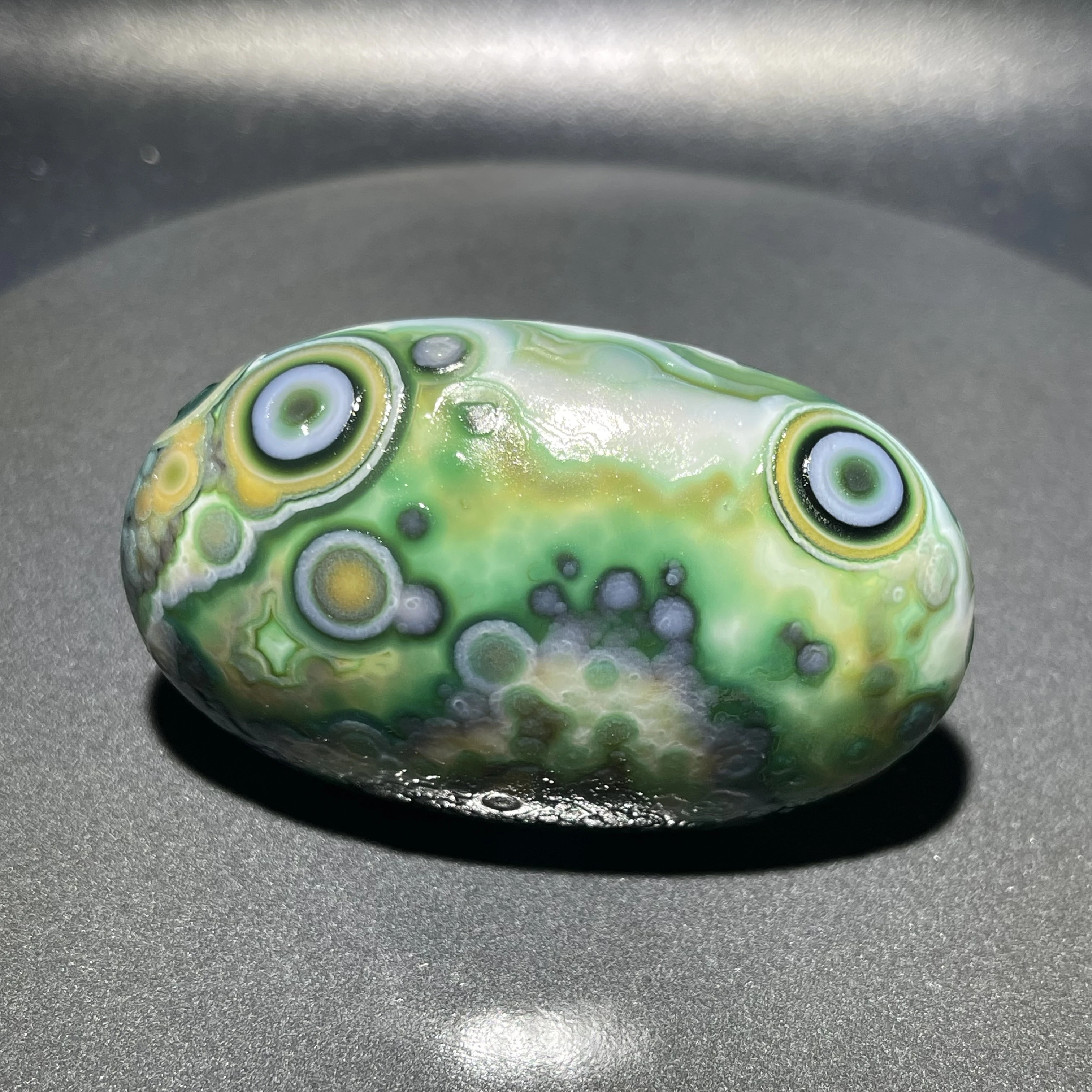 Натуральные минералы, великолепный агат, грубый камень, чистый натуральный желающий энергетический подарок на день рождения, украшение сцены
Натуральные минералы, великолепный агат, грубый камень, чистый натуральный желающий энергетический подарок на день рождения, украшение сцены