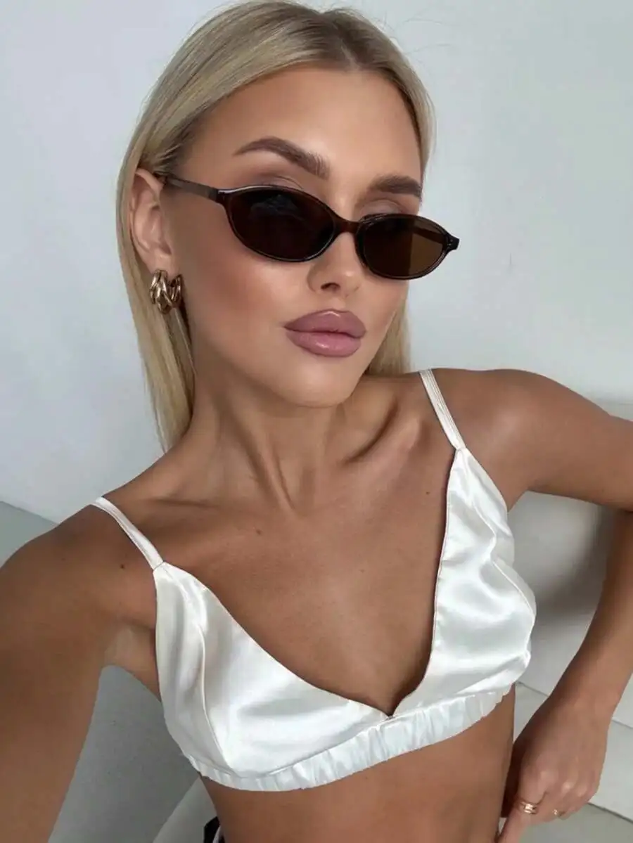 Women's Oval Plastic Frame Fashion Sunglasses - UV400 Protection, Small Frame for All Face Shapes
Women's Oval Plastic Frame Fashion Sunglasses - UV400 Protection, Small Frame for All Face Shapes