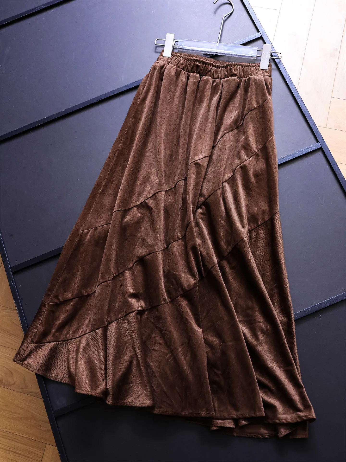 Vintage Velvet High Waist Elastic Waist Half Body Skirt Women's Fashion Spring Autumn Slimming Hip Covering Long Skirt
Vintage Velvet High Waist Elastic Waist Half Body Skirt Women's Fashion Spring Autumn Slimming Hip Covering Long Skirt