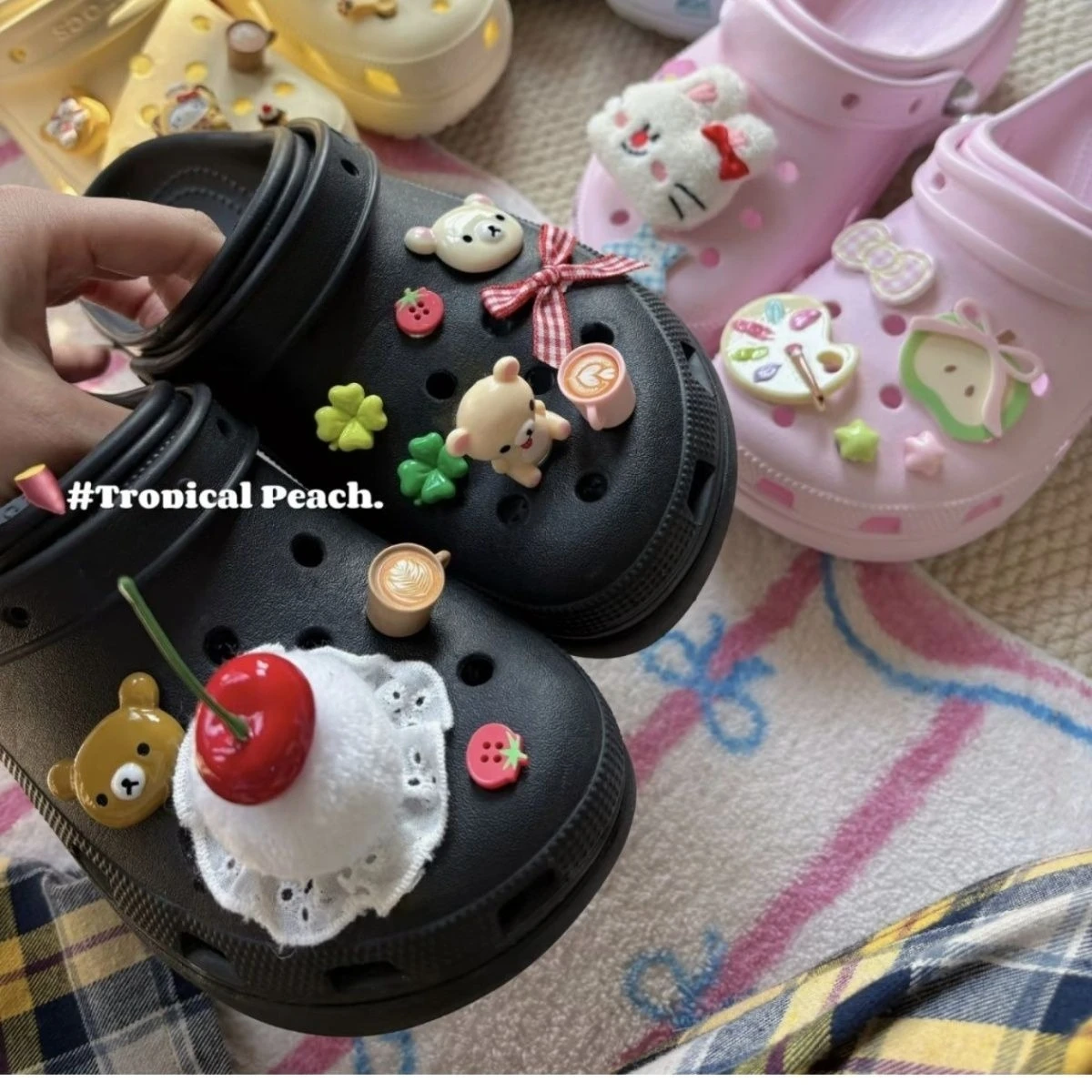 Little Bear Cake Clover Coffee Series Cute Clogs Jeans Lovely Shoe Accessories Fresh Designer Charms Hot Kids Boys Girls Gifts
Little Bear Cake Clover Coffee Series Cute Clogs Jeans Lovely Shoe Accessories Fresh Designer Charms Hot Kids Boys Girls Gifts