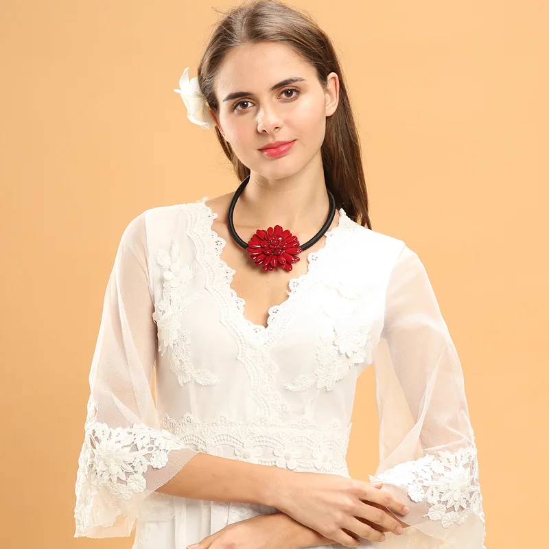 Red Pine Flower Ladies Collar Wedding Halter Flower Necklace Minimalist Style Floral Clavicle Chain Choker Necklace for Women
Red Pine Flower Ladies Collar Wedding Halter Flower Necklace Minimalist Style Floral Clavicle Chain Choker Necklace for Women