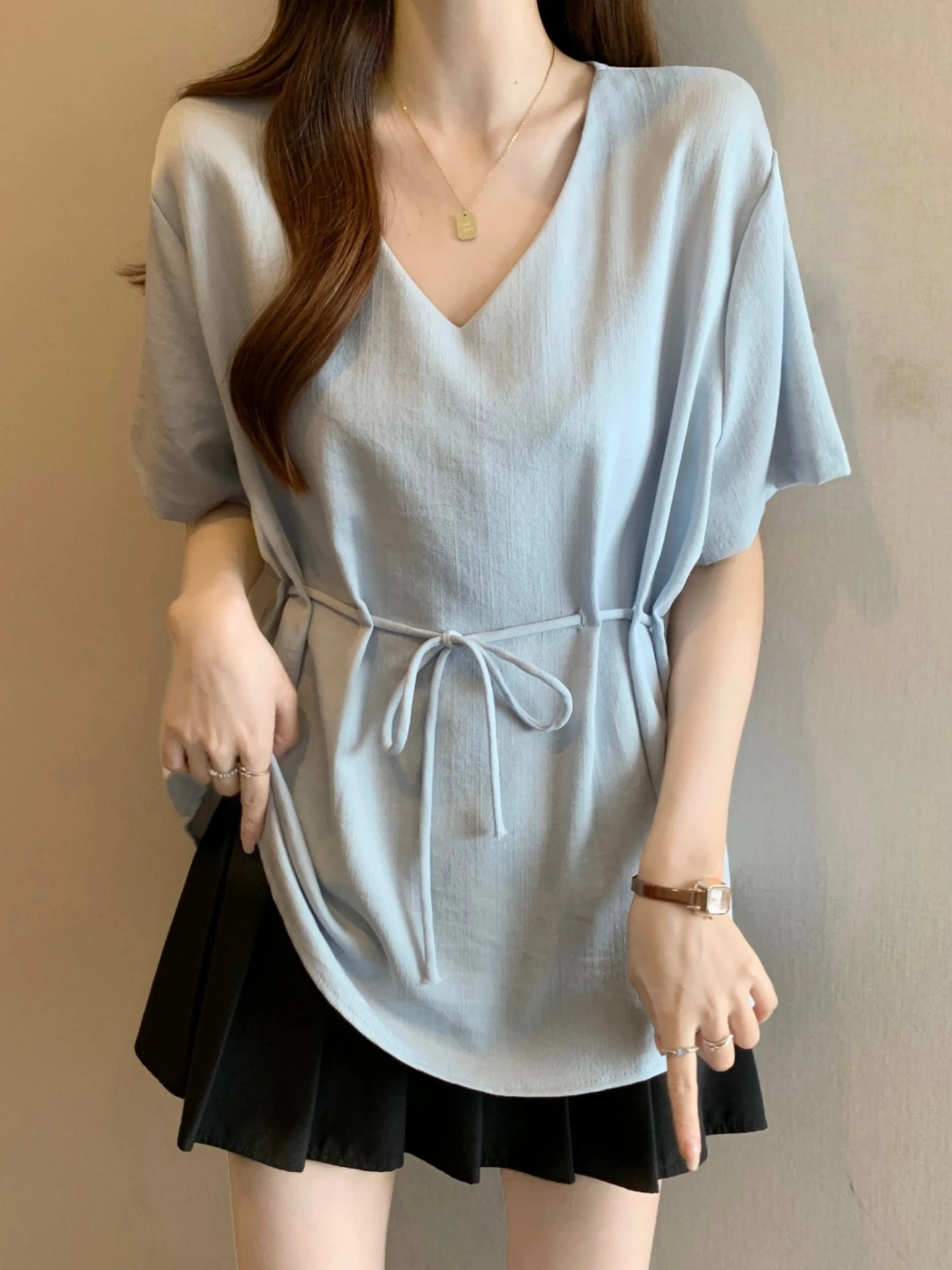 Slimming V-Neck Short Sleeve Base Shirt Women's Style Summer 2026 plus Size Flattering Waist-Cinching Tummy Covering Top
Slimming V-Neck Short Sleeve Base Shirt Women's Style Summer 2026 plus Size Flattering Waist-Cinching Tummy Covering Top