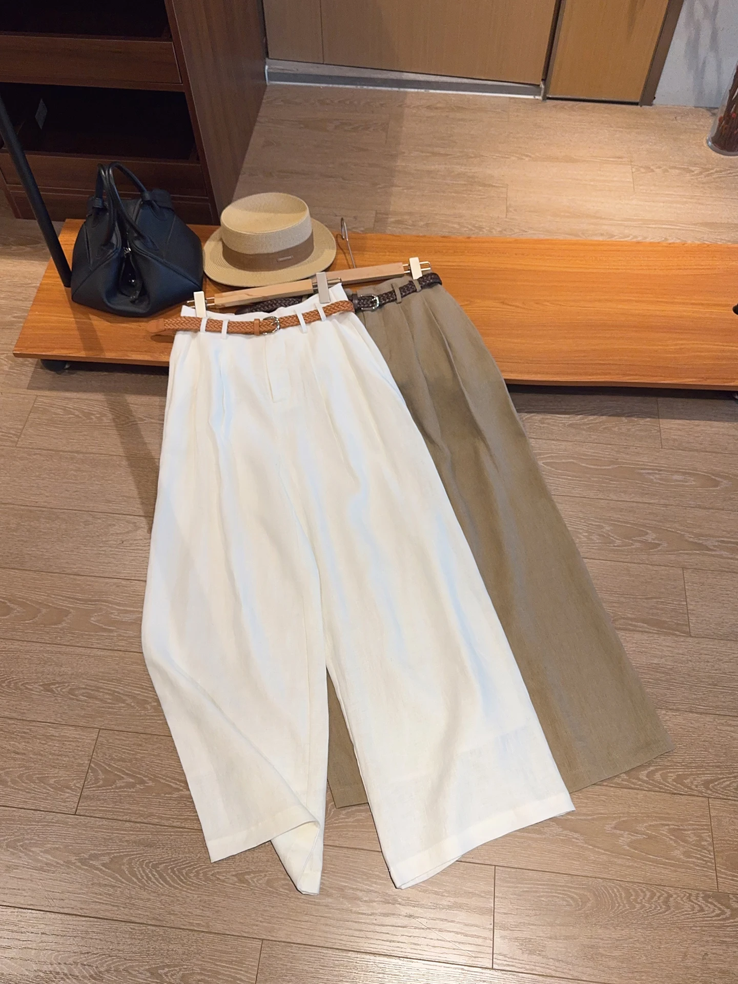 Casual Summer Loose Wide Leg Pants Women's High Waist Linen Breathable Comfortable Leisure West Pants Fashionable Slimming
Casual Summer Loose Wide Leg Pants Women's High Waist Linen Breathable Comfortable Leisure West Pants Fashionable Slimming