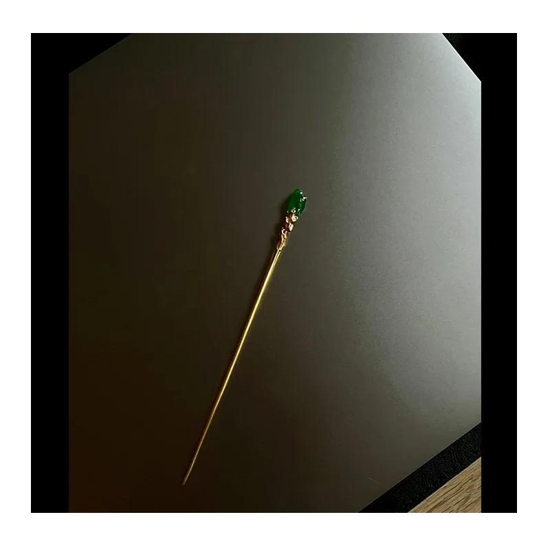 Retro Dry Blue Jadeite Full Green Hairpin New Chinese Han Plate Hairpin Temperament Antique Style Clothing Cheongsam Horse Face
Retro Dry Blue Jadeite Full Green Hairpin New Chinese Han Plate Hairpin Temperament Antique Style Clothing Cheongsam Horse Face