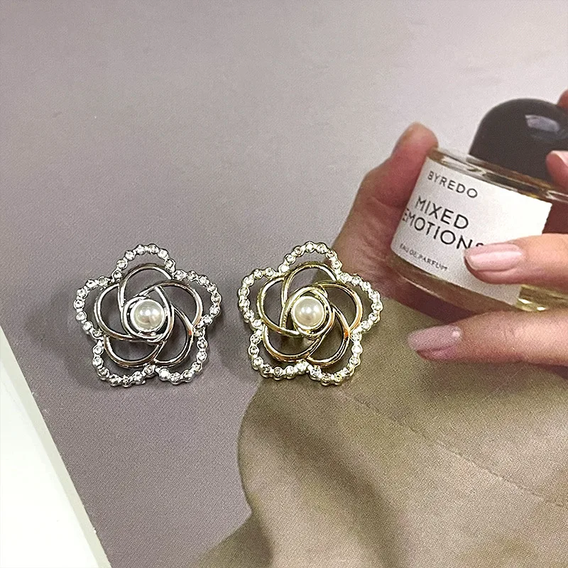 Luxury Diamond Inlaid Hollow Pearl Flower Buttons Fashion 5PCS/Lot Clothing Decorate Sewing Supplies Rhinestone Embellishments
Luxury Diamond Inlaid Hollow Pearl Flower Buttons Fashion 5PCS/Lot Clothing Decorate Sewing Supplies Rhinestone Embellishments