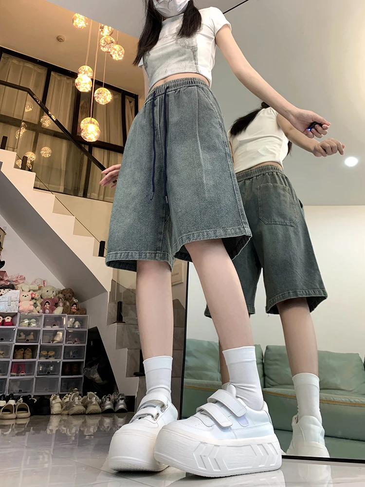 Американские ретро-джинсы с высокой талией и широкими штанинами, женские летние свободные прямые брюки длиной до колена, повседневные, стройнящие
Американские ретро-джинсы с высокой талией и широкими штанинами, женские летние свободные прямые брюки длиной до колена, повседневные, стройнящие