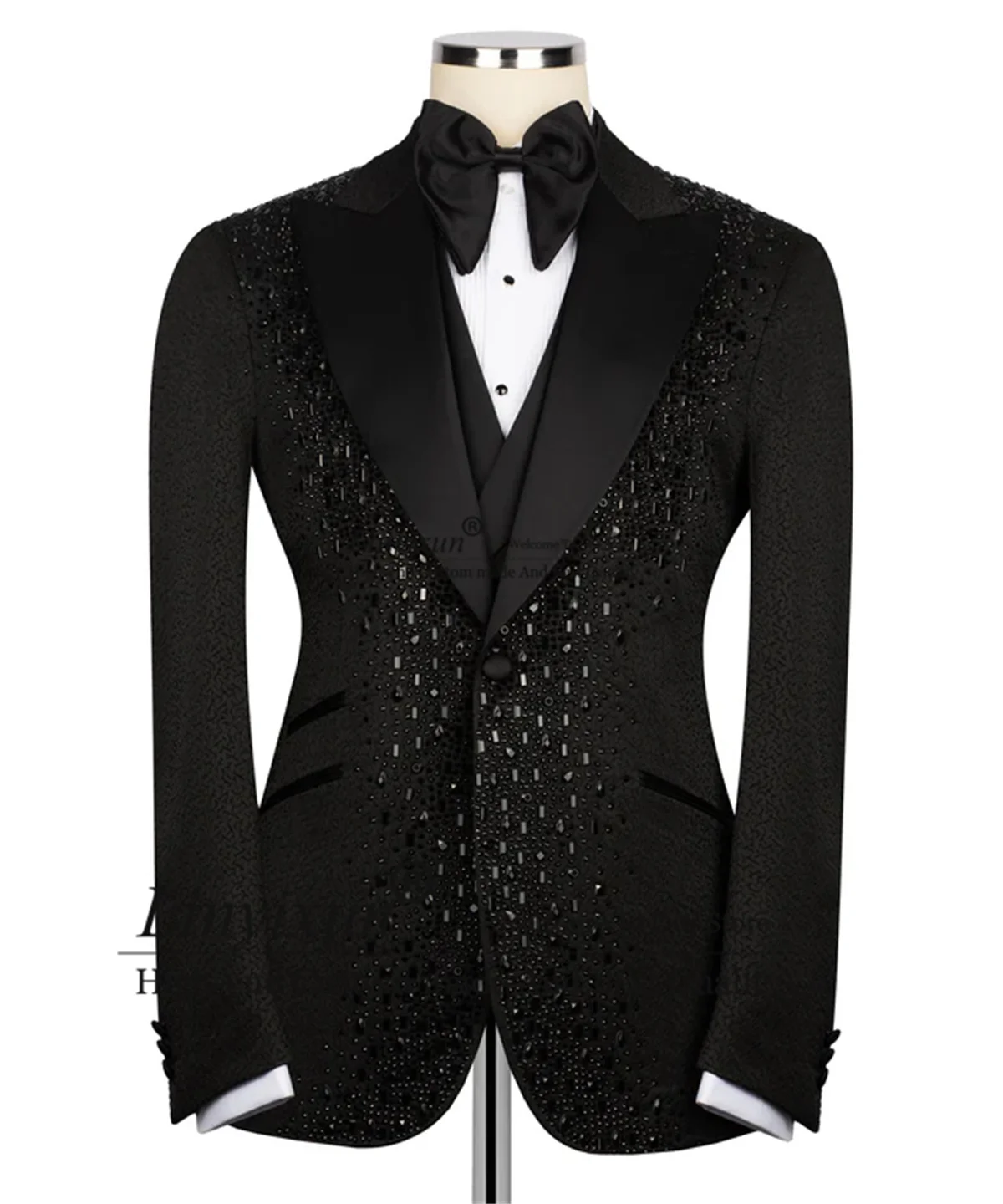 Sparkly Beaded Crystals Groom Tuxedos Men Suits For Wedding Customized Terno Masculino Completo 3 Pieces Sets Male Prom Blazers
Sparkly Beaded Crystals Groom Tuxedos Men Suits For Wedding Customized Terno Masculino Completo 3 Pieces Sets Male Prom Blazers