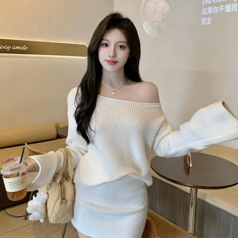Korean Style 2025 Autumn Winter Women's Fashion Loose Fit Knitted Top Sweater And Temperament Skirt 2-piece Set Female
Korean Style 2025 Autumn Winter Women's Fashion Loose Fit Knitted Top Sweater And Temperament Skirt 2-piece Set Female
