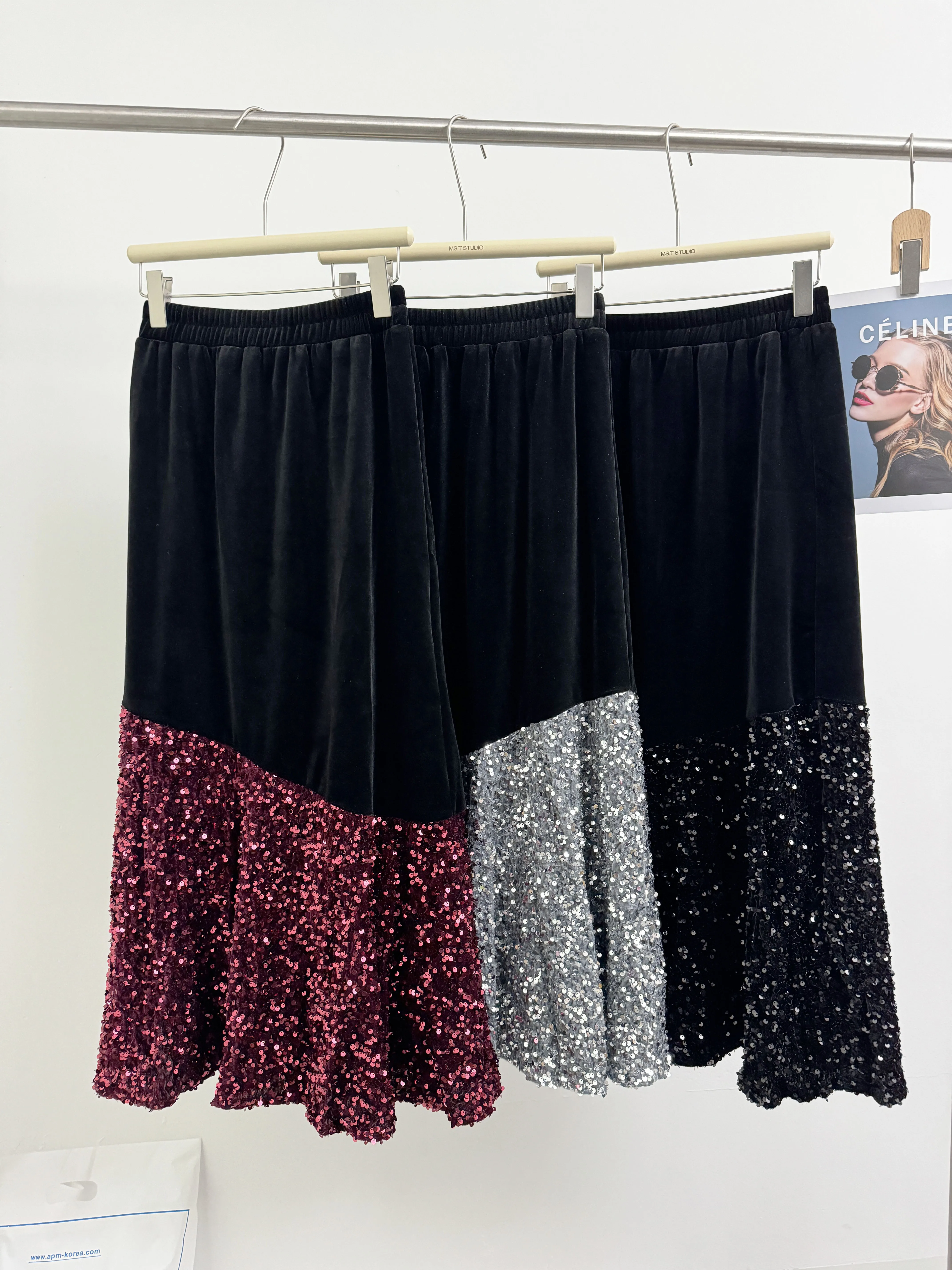 Women's Vintage Patchwork Velvet Sequined Skirt Lady Autumn Winter Elegant Elastic Waist A Line Long Skirt
Women's Vintage Patchwork Velvet Sequined Skirt Lady Autumn Winter Elegant Elastic Waist A Line Long Skirt