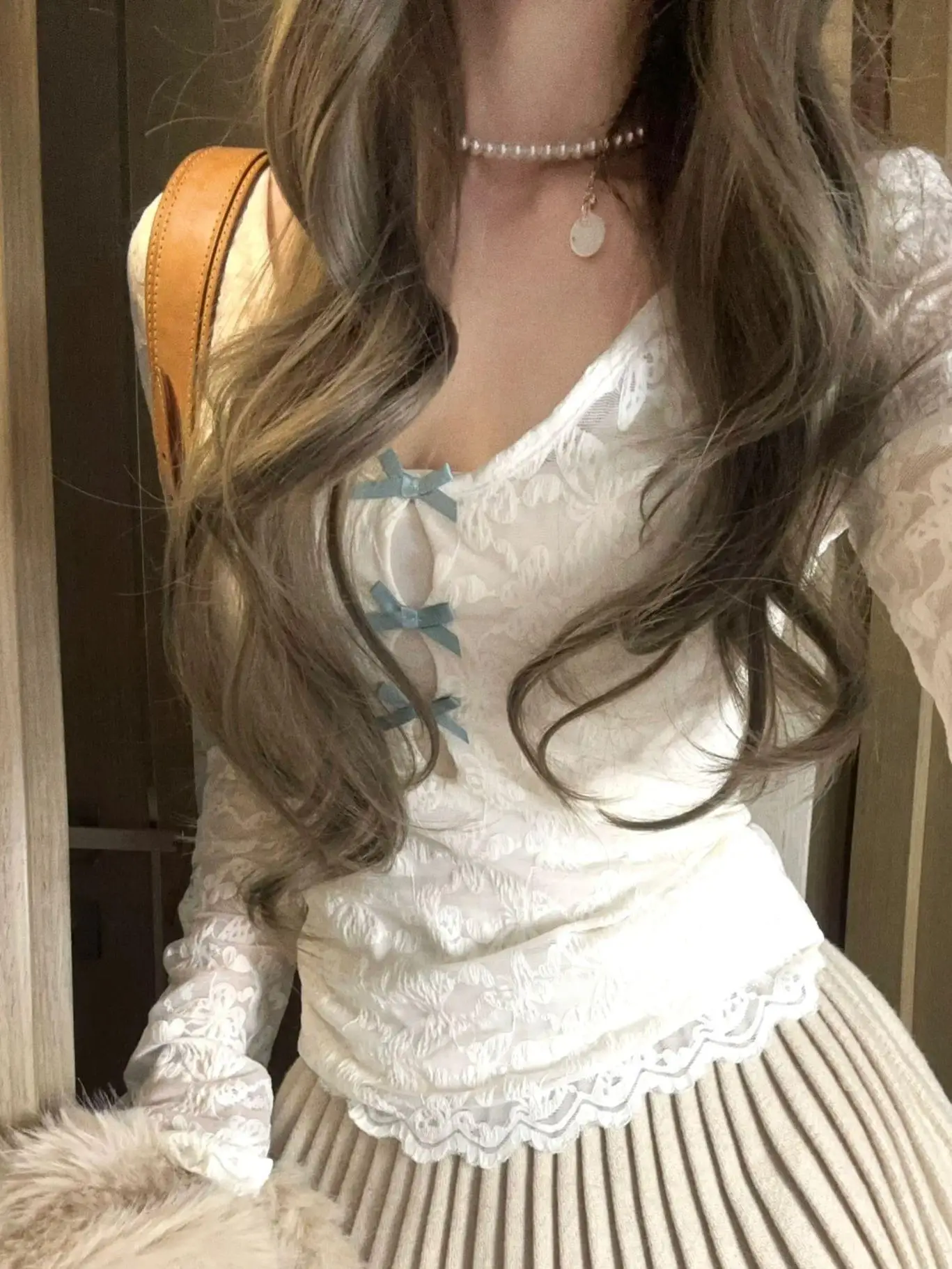 Sexy Hollow out V-Ne Long Sve T-irt Women's Autumn Winter Slimming Knot Inner Wear Sweet Spicy Girl Top
Sexy Hollow out V-Ne Long Sve T-irt Women's Autumn Winter Slimming Knot Inner Wear Sweet Spicy Girl Top