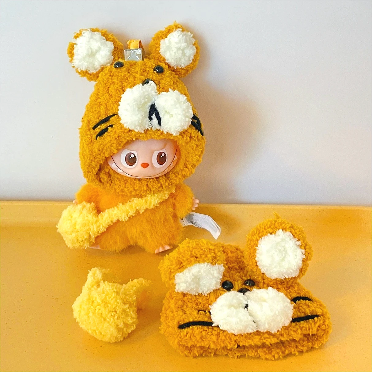 Plush Headset Set with Bag for Labubu 4.0 Doll Accessories Mini Winter Clothes 10.5cm Doll Outfit Multi Colors Christmas Gift
Plush Headset Set with Bag for Labubu 4.0 Doll Accessories Mini Winter Clothes 10.5cm Doll Outfit Multi Colors Christmas Gift