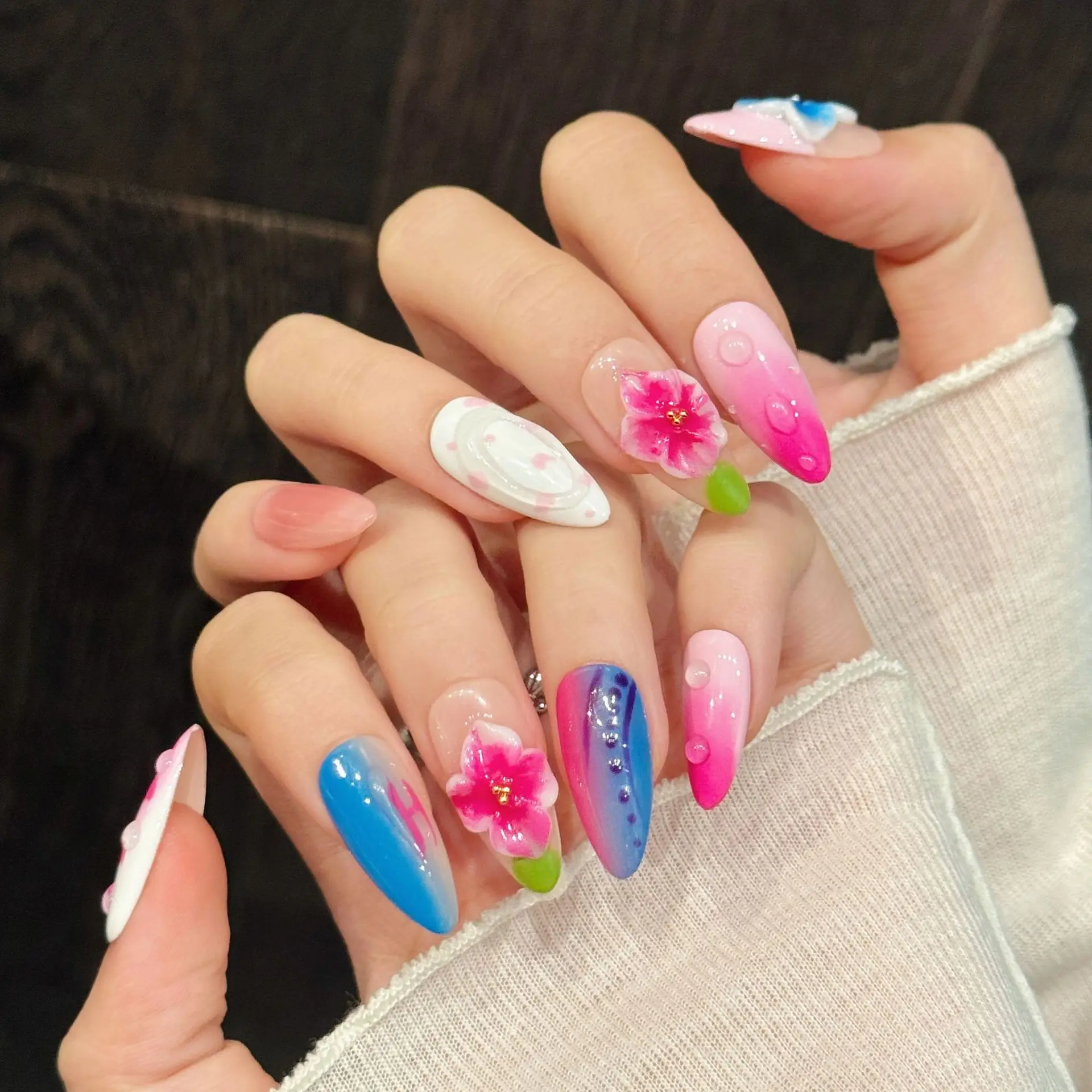 10pcs Handmade Almond Y2K Press On Nails Blush Contrast Color 3D Carving Flower Design Fake Nails Wearable Nails For Spice Girls
10pcs Handmade Almond Y2K Press On Nails Blush Contrast Color 3D Carving Flower Design Fake Nails Wearable Nails For Spice Girls