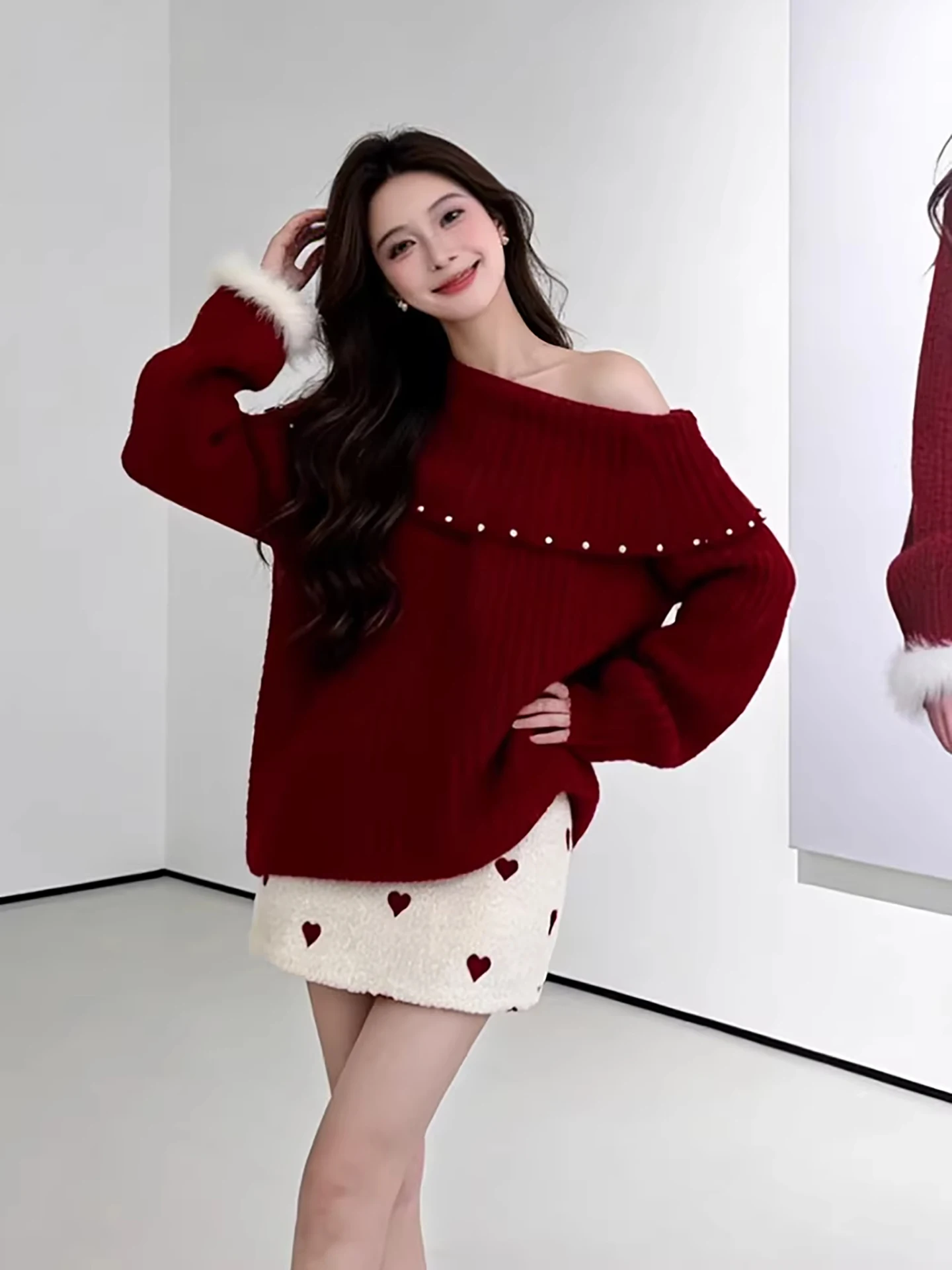 Уникальный красивый зимний модный комплект: красный вязаный свитер на одно плечо и юбка. Элегантный новогодний набор для сестер.
Уникальный красивый зимний модный комплект: красный вязаный свитер на одно плечо и юбка. Элегантный новогодний набор для сестер.