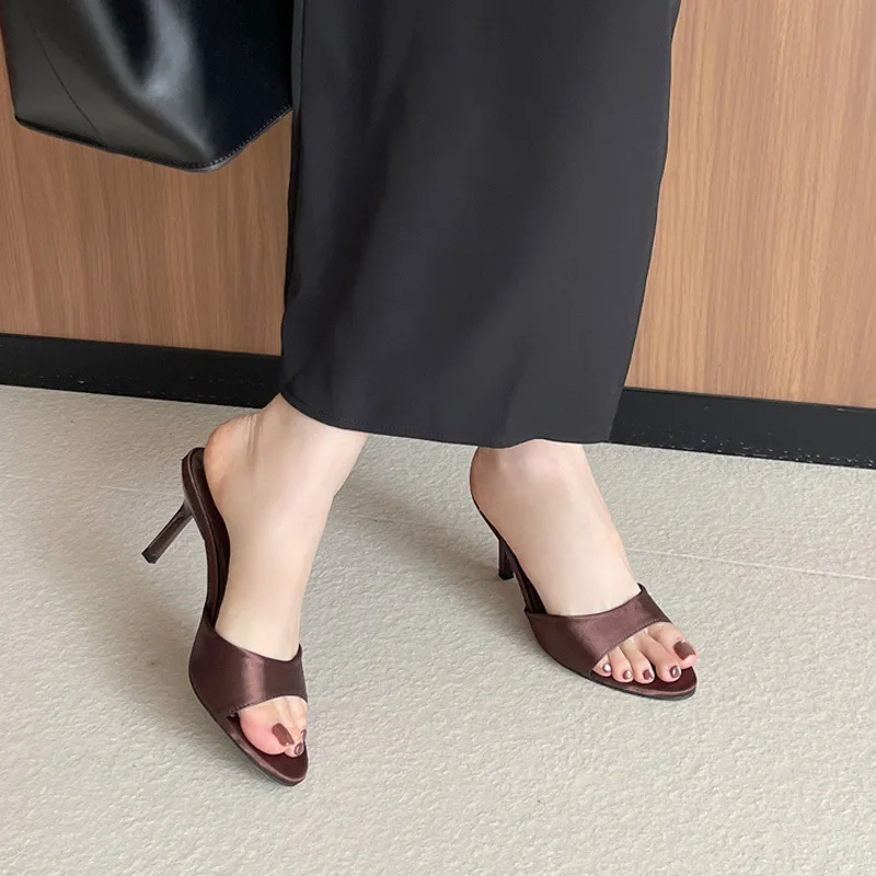 Summer Fashion Open Toe Silk Women Slipper Slip on Elegant Thin Low Heel Dress Ladies Slides Shoes Zapatillas De Mujer
Summer Fashion Open Toe Silk Women Slipper Slip on Elegant Thin Low Heel Dress Ladies Slides Shoes Zapatillas De Mujer