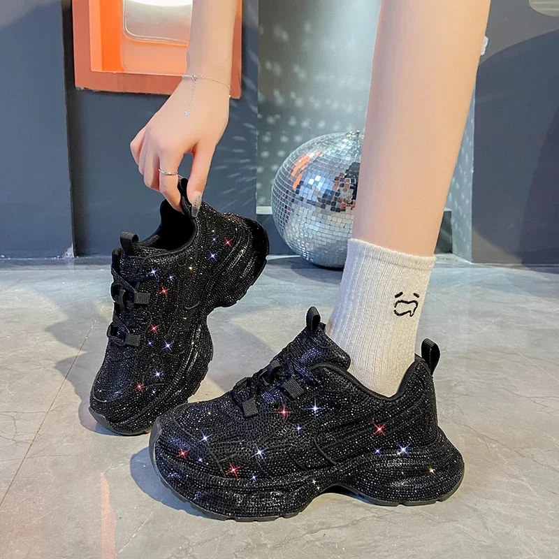 Luxury Women's Sports Shoes Spring and Autumn Lace Thick Bottom Water Diamond Casual Shoes Outdoor Designer Night Running Shoes
Luxury Women's Sports Shoes Spring and Autumn Lace Thick Bottom Water Diamond Casual Shoes Outdoor Designer Night Running Shoes