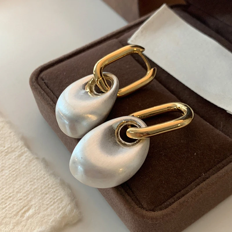 Irregular Metallic Simple Unique Earrings Women Trend Fashion Elegant Jewelry Wedding Party Gifts Exquisite Accessories QD210
Irregular Metallic Simple Unique Earrings Women Trend Fashion Elegant Jewelry Wedding Party Gifts Exquisite Accessories QD210