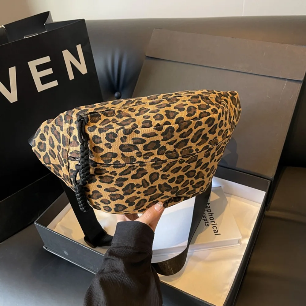 Large Size Chest Bag Fashion Canvas Leopard Prints Shoulder Bag Soft Waist Fanny Pack Women
Large Size Chest Bag Fashion Canvas Leopard Prints Shoulder Bag Soft Waist Fanny Pack Women
