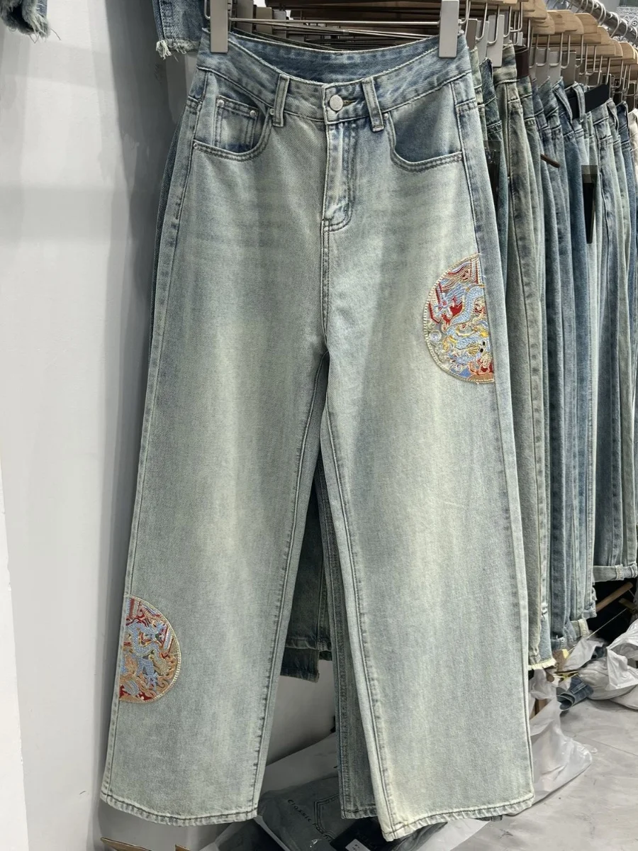 Новые китайские джинсы в стиле ретро с вышивкой, женские, с высокой талией, утягивающие, универсальные, широкие прямые штанины, весна 2024
Новые китайские джинсы в стиле ретро с вышивкой, женские, с высокой талией, утягивающие, универсальные, широкие прямые штанины, весна 2024