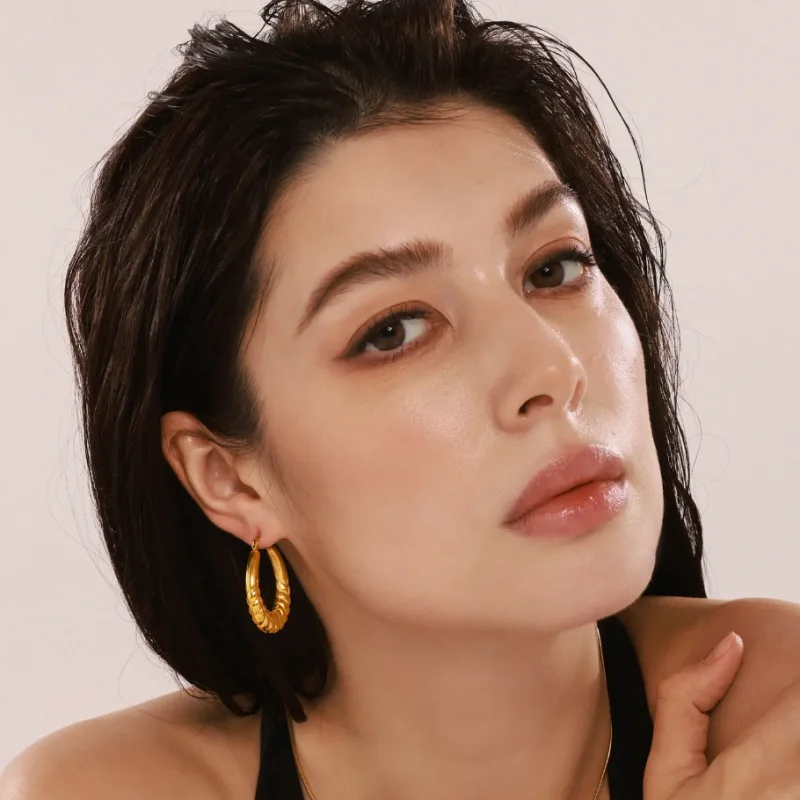 Somilia Vintage Twisted Corrugated Chunky Click Hoop Earrings S925 Sterling Silver Hypoallergenic Women Daily Wear Ear Ornaments
Somilia Vintage Twisted Corrugated Chunky Click Hoop Earrings S925 Sterling Silver Hypoallergenic Women Daily Wear Ear Ornaments