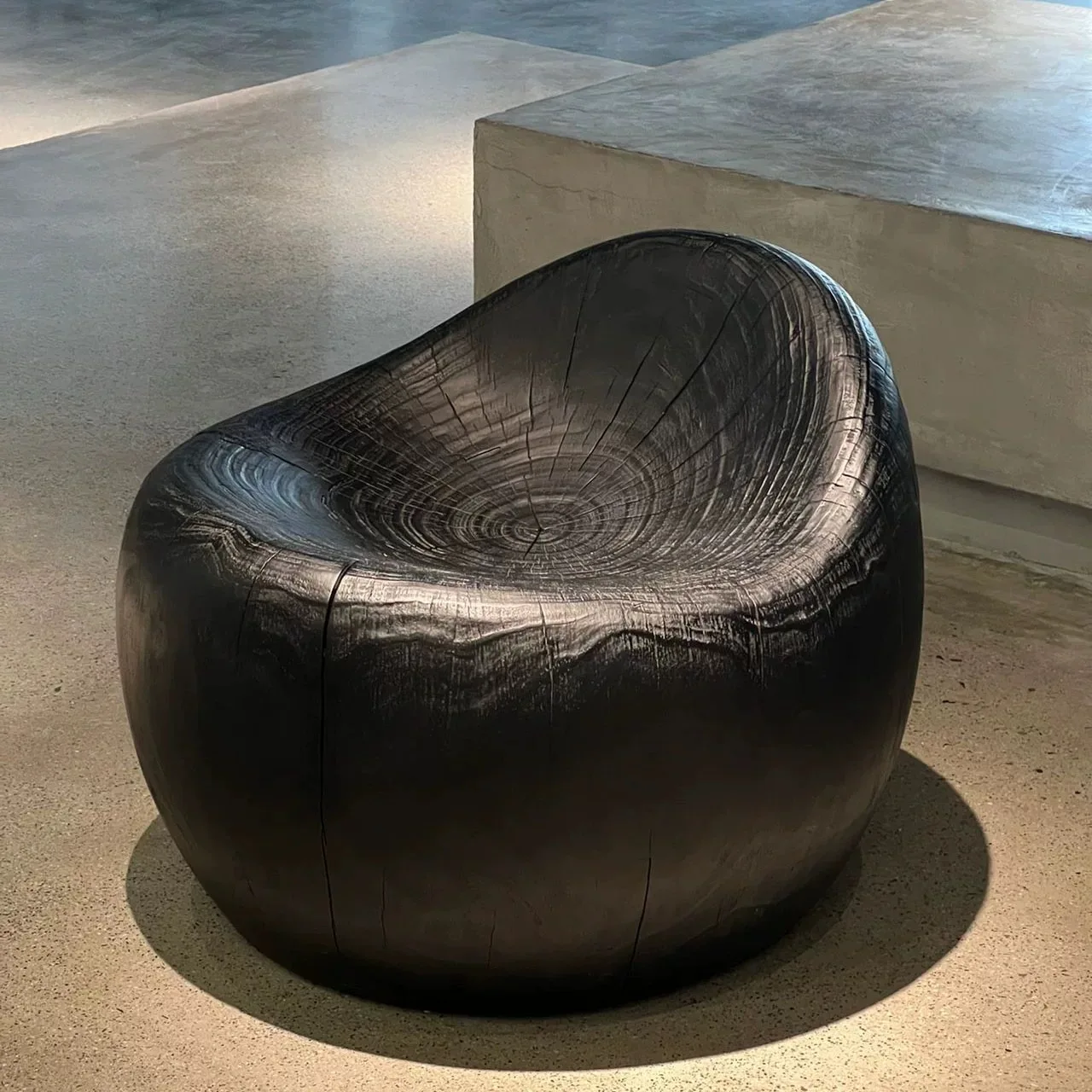 Nordic solid wood pier creative homestay designer hotel sofa chair leisure art root carving log stool
Nordic solid wood pier creative homestay designer hotel sofa chair leisure art root carving log stool