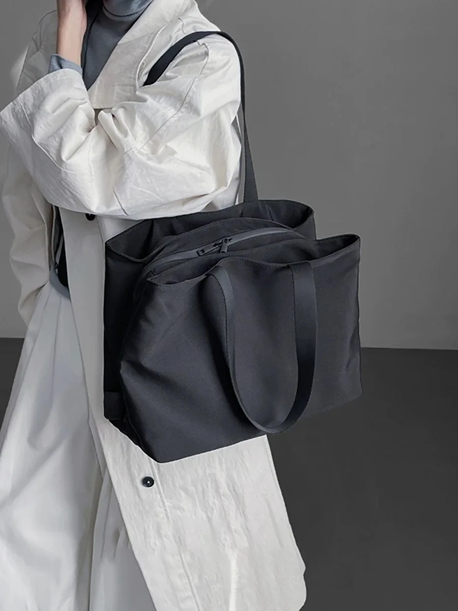 High end single shoulder niche nylon cloth tote bag for women, large capacity multi compartment computer bag, mommy bag
High end single shoulder niche nylon cloth tote bag for women, large capacity multi compartment computer bag, mommy bag