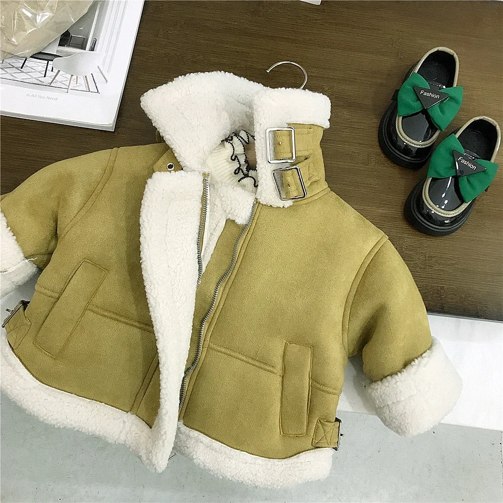 Замшевое пальто для девочек, осень-зима 2022, новая утолщенная плюшевая куртка из ягненка для маленьких мальчиков, корейская детская бархатная теплая верхняя одежда
Замшевое пальто для девочек, осень-зима 2022, новая утолщенная плюшевая куртка из ягненка для маленьких мальчиков, корейская детская бархатная теплая верхняя одежда