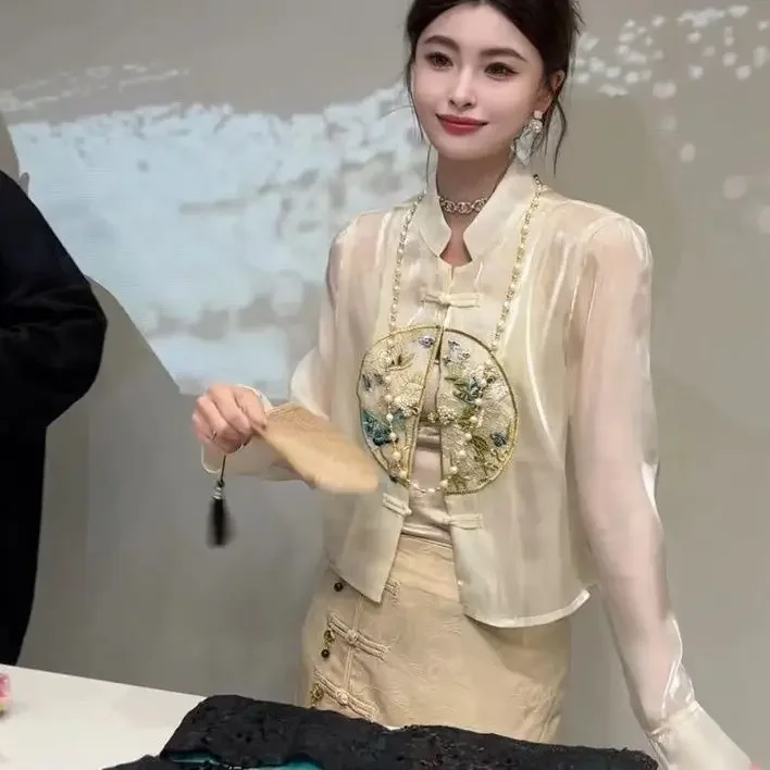 New Chinese Style Embroidery Stand Collar Long Sleeve Disc Buckle Sun Protection Coat New Summer Casual Cheongsam Jacket
New Chinese Style Embroidery Stand Collar Long Sleeve Disc Buckle Sun Protection Coat New Summer Casual Cheongsam Jacket