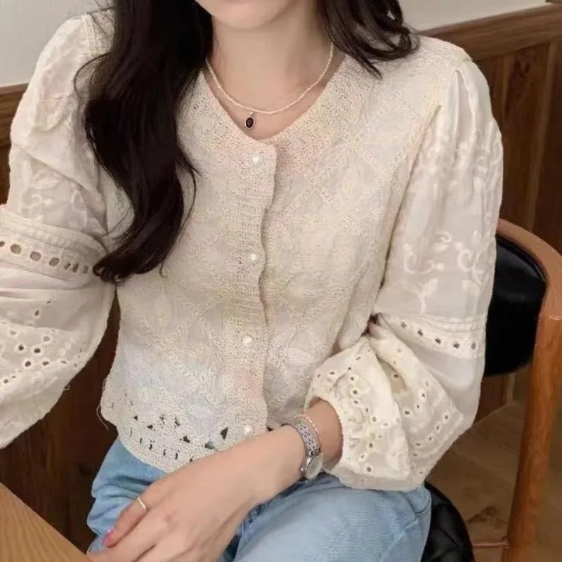Blouse 2023 autumn gentle solid V-neck hollow embroidery crochet puff sleeves single-breasted loose long-sleeved shirt top women
Blouse 2023 autumn gentle solid V-neck hollow embroidery crochet puff sleeves single-breasted loose long-sleeved shirt top women