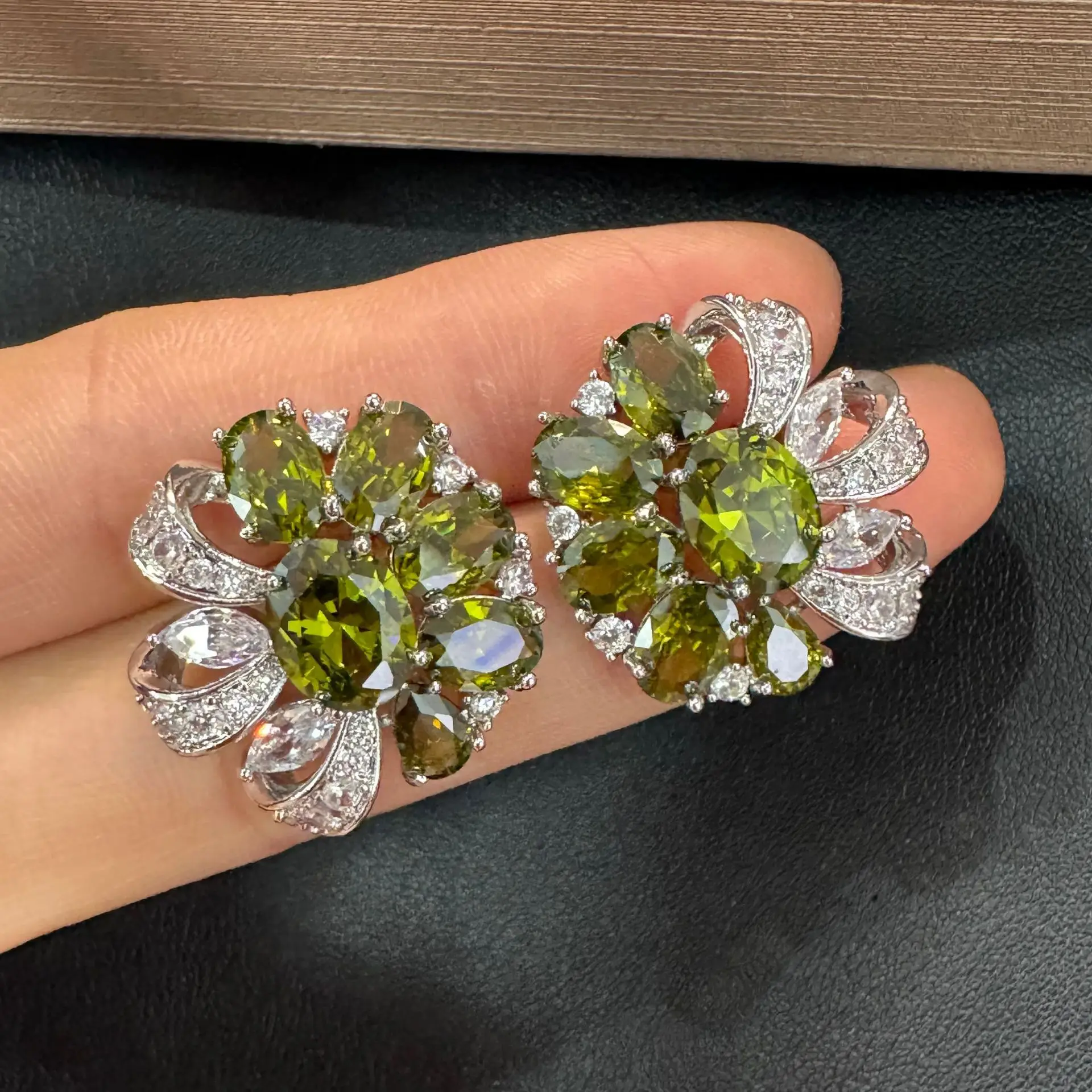 Multicolor Floral stud Earrings Cubic Zirconia Cluster Design Silver Gold Plated Jewelry daily wear women earrings flower
Multicolor Floral stud Earrings Cubic Zirconia Cluster Design Silver Gold Plated Jewelry daily wear women earrings flower