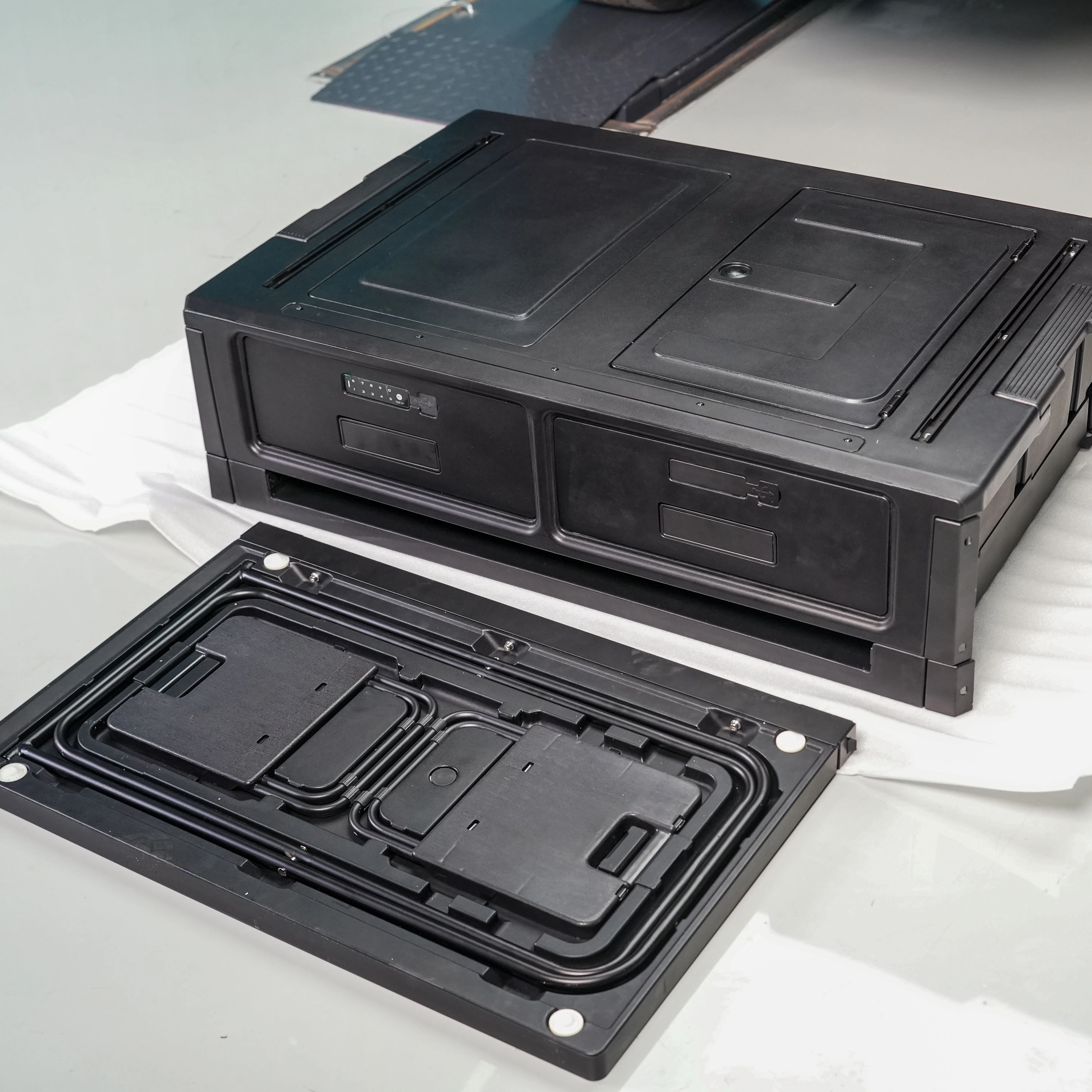 Flying Wing 2026 G WAGON W465 G63 W464 W463 G500 G400 Ящик для хранения багажника со складной настольной табуреткой для W465 G63 W463A G500 Багажник S
Flying Wing 2026 G WAGON W465 G63 W464 W463 G500 G400 Ящик для хранения багажника со складной настольной табуреткой для W465 G63 W463A G500 Багажник S