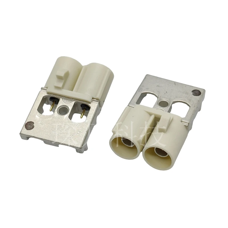 Rosenberger automotive radio antenna double male head FAKRA-B type 6GHz 59S2DA-40MT5-B
Rosenberger automotive radio antenna double male head FAKRA-B type 6GHz 59S2DA-40MT5-B
