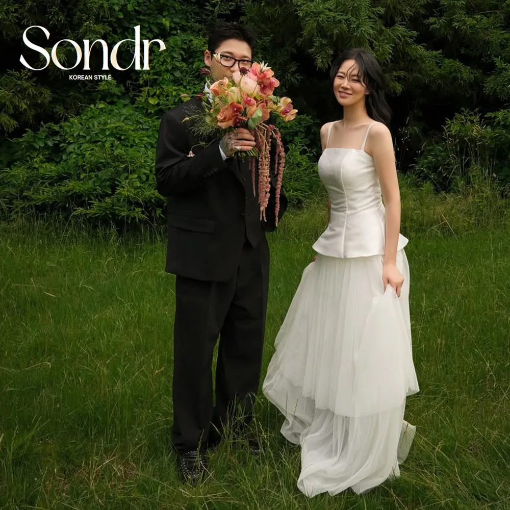 Sondr Elegant Tiered Wedding Dress Spaghetti Straps Draped Tulle Korean Photo Shoot Bridal Reception Gown Customized 웨딩드레스
Sondr Elegant Tiered Wedding Dress Spaghetti Straps Draped Tulle Korean Photo Shoot Bridal Reception Gown Customized 웨딩드레스