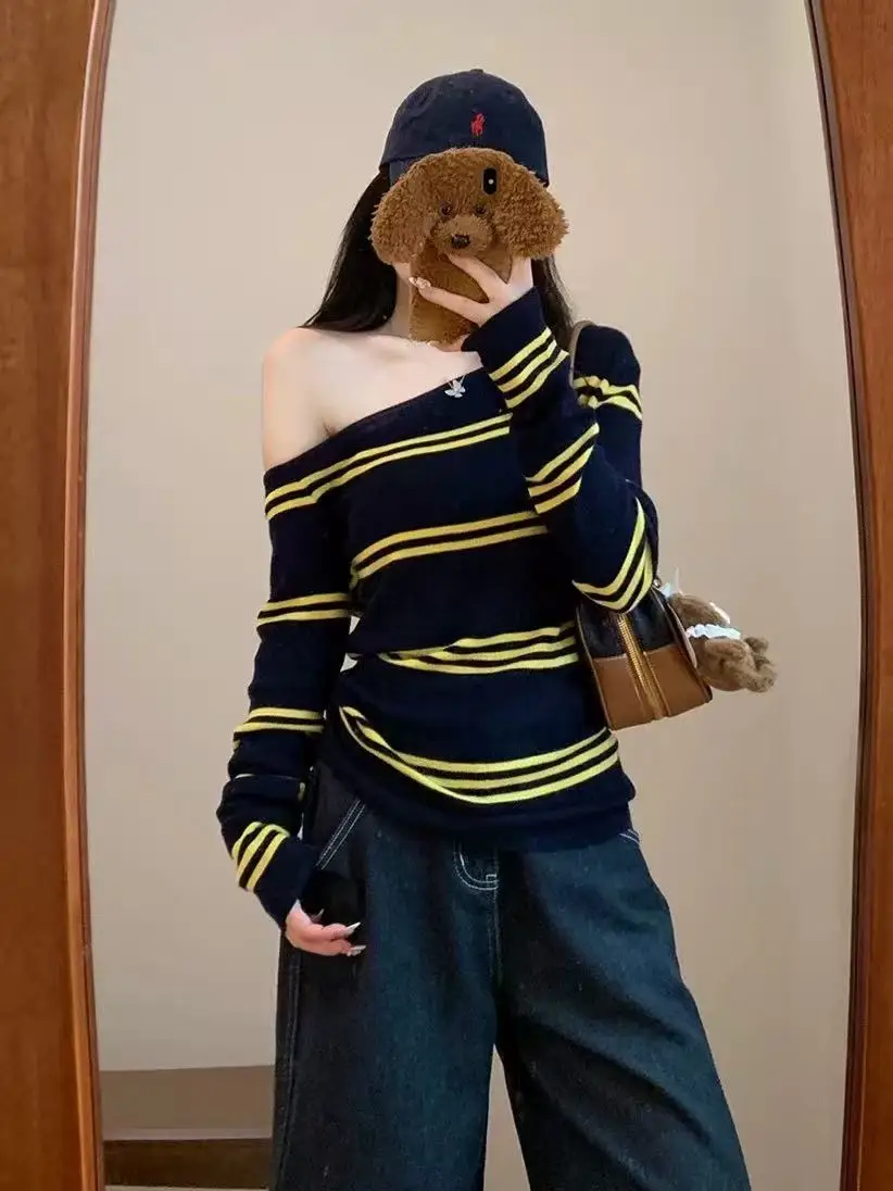 Korean Style Unique Striped Diagonal Shoulder Women's Knitted Top Design Sensation Autumn Winter New Arrival Slim Fit
Korean Style Unique Striped Diagonal Shoulder Women's Knitted Top Design Sensation Autumn Winter New Arrival Slim Fit