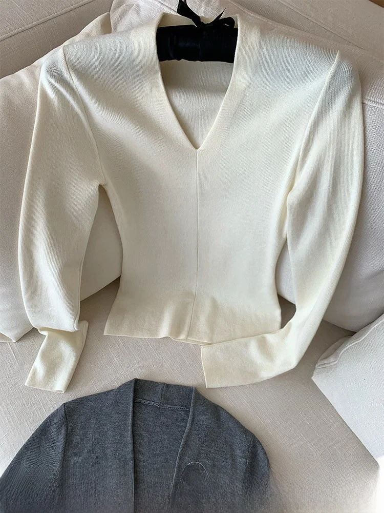 Женская шерстяная вязаная футболка с длинным рукавом, облегающая, осенне-зимняя, из смесовой шерсти, комфортная, мягкая, с V-образным вырезом
Женская шерстяная вязаная футболка с длинным рукавом, облегающая, осенне-зимняя, из смесовой шерсти, комфортная, мягкая, с V-образным вырезом