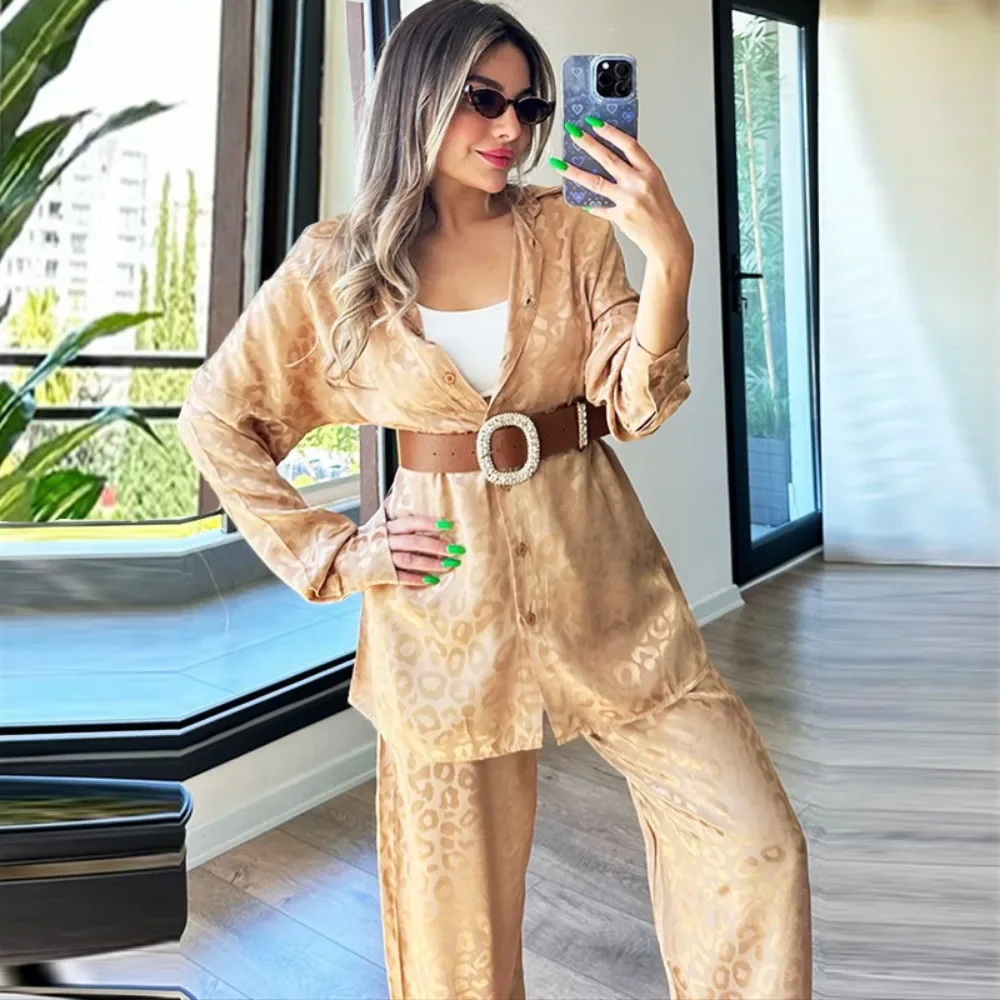 Women's Clothing Set, High-end Long Sleeved Loose Leopard Print Fashion Two-piece Set, Autumn New Style
Women's Clothing Set, High-end Long Sleeved Loose Leopard Print Fashion Two-piece Set, Autumn New Style