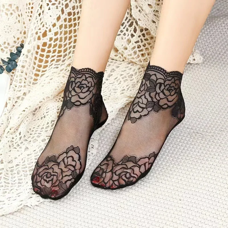 1pairs Women Flower Embroidered Ankle Socks Low Tube Beautiful and Graceful For Female Comfortable and Breathable
1pairs Women Flower Embroidered Ankle Socks Low Tube Beautiful and Graceful For Female Comfortable and Breathable