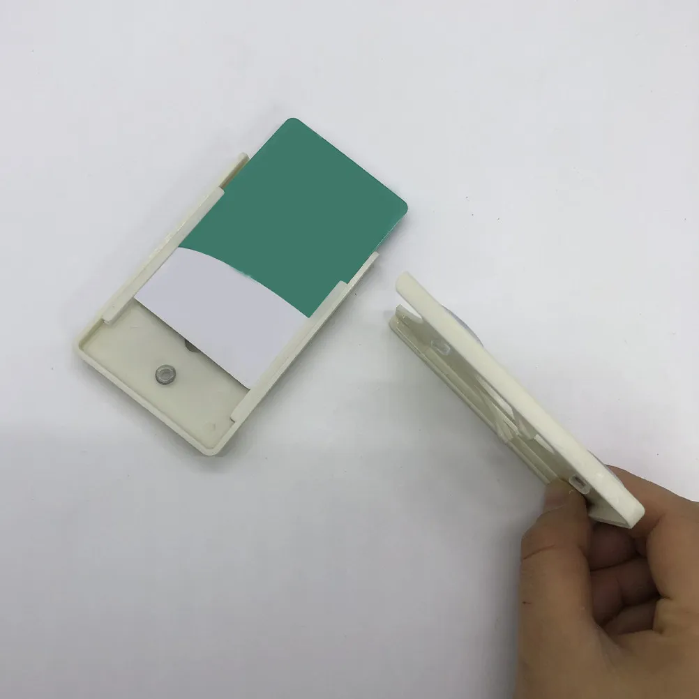 Комплект из 2 держателей для карт на присосках на лобовое стекло с RFID-защитой, органайзер для парковочных пропусков и документов автомобиля
Комплект из 2 держателей для карт на присосках на лобовое стекло с RFID-защитой, органайзер для парковочных пропусков и документов автомобиля