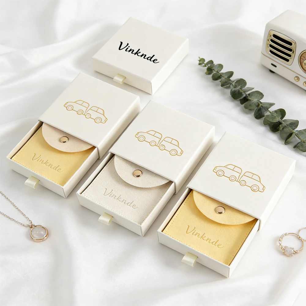 100Pcs Custom Sliding Drawers Jewelry Boxes Beige Paper Gift Box Microfiber Snap Button Bags for Earring Rings Brooch Key Oil
100Pcs Custom Sliding Drawers Jewelry Boxes Beige Paper Gift Box Microfiber Snap Button Bags for Earring Rings Brooch Key Oil