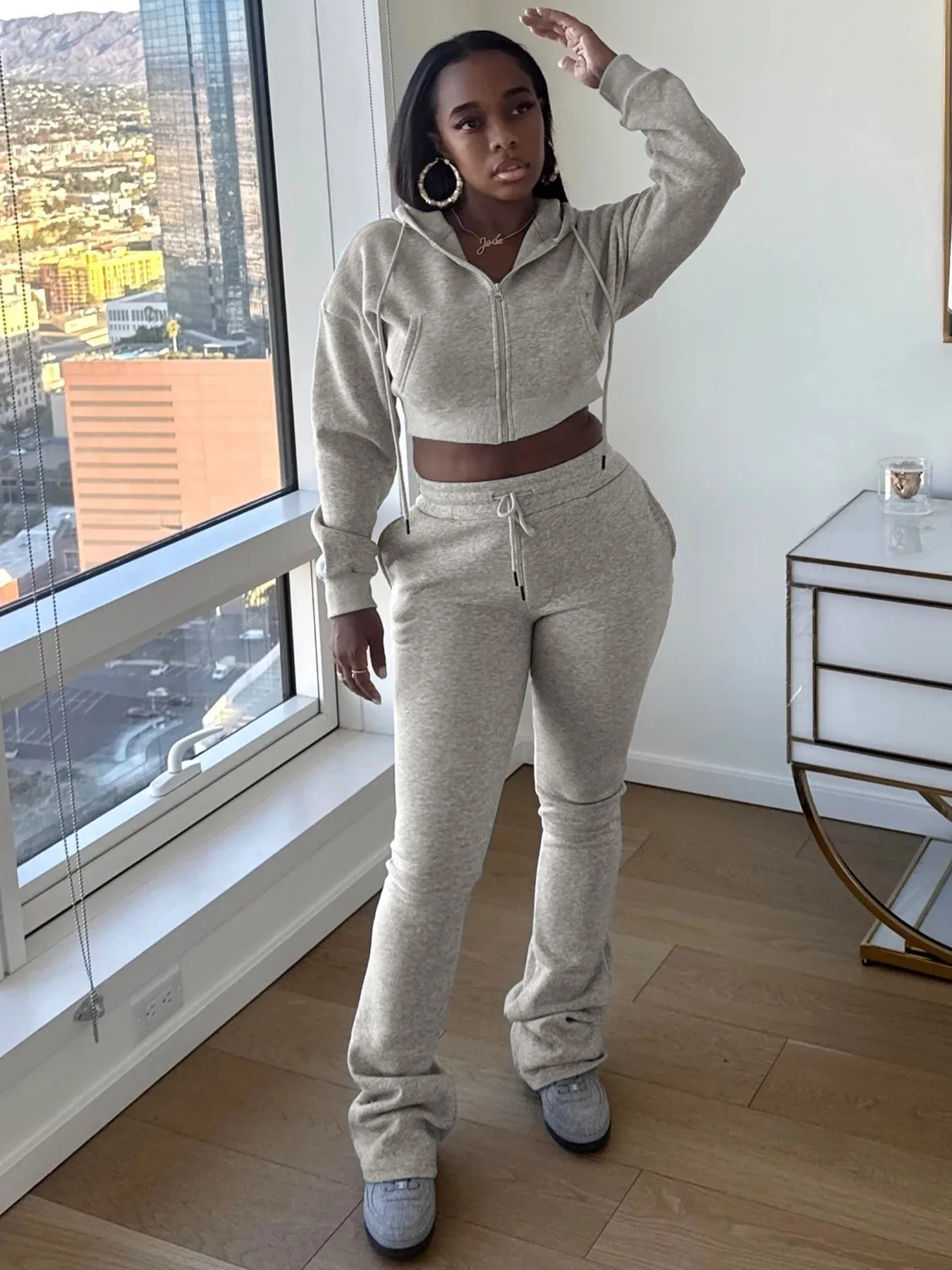 Kliou повседневные спортивные костюмы, комплект из 2 предметов, женские укороченные пальто с длинными рукавами и капюшоном + длинные брюки на шнурке, классический костюм в спортивном стиле
Kliou повседневные спортивные костюмы, комплект из 2 предметов, женские укороченные пальто с длинными рукавами и капюшоном + длинные брюки на шнурке, классический костюм в спортивном стиле