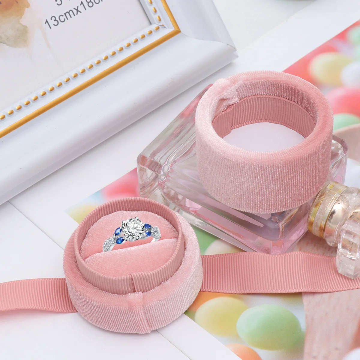 Коробка для хранения колец, круглый розовый маленький размер, стильный прочный компактный органайзер для ювелирных изделий для колец, сережек, свадебный подарок на помолвку
Коробка для хранения колец, круглый розовый маленький размер, стильный прочный компактный органайзер для ювелирных изделий для колец, сережек, свадебный подарок на помолвку