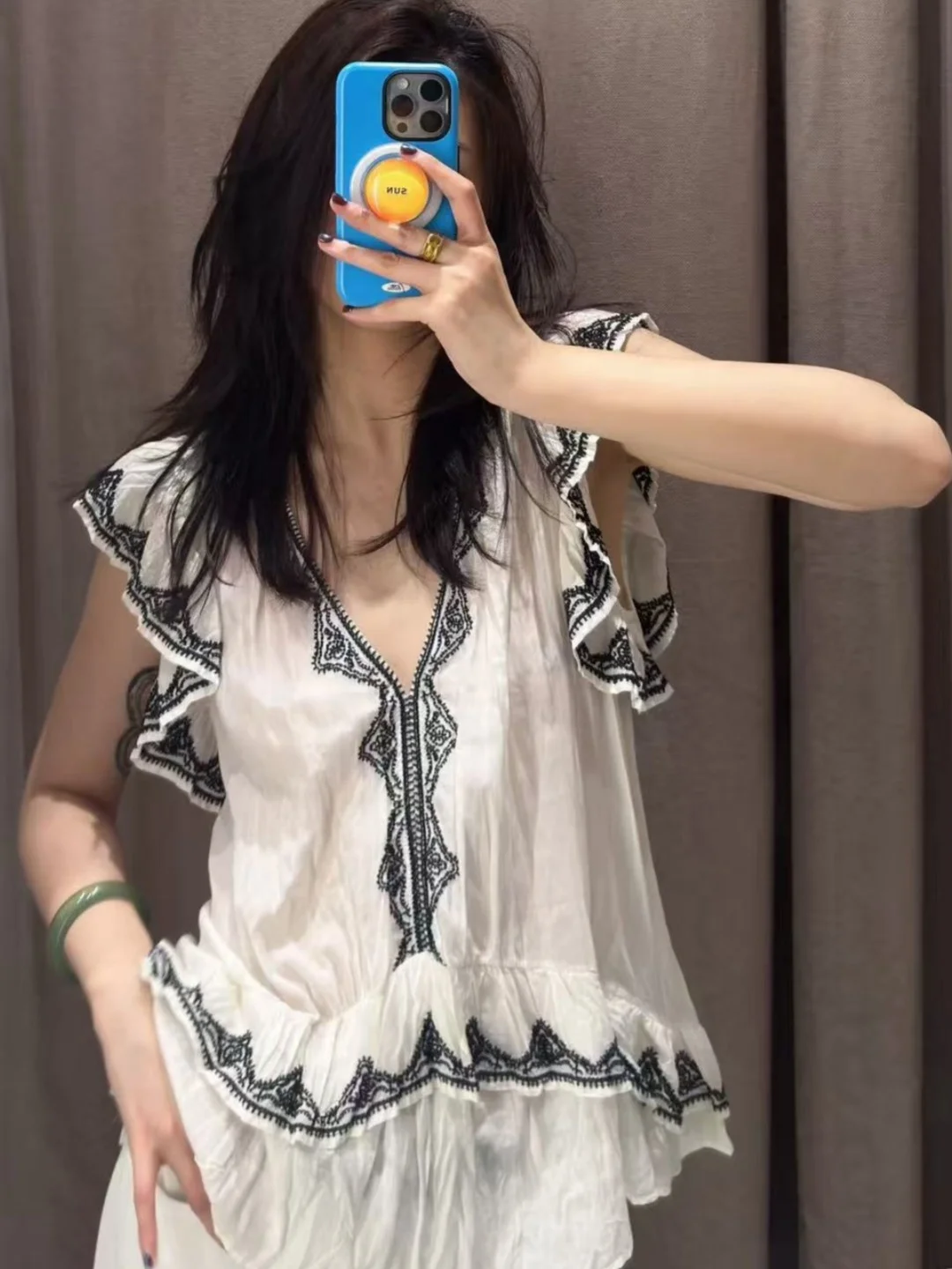Summer 2026 Bohemian Women's Sleeveless V-neck Embroidered Shirt New Color Collision Casual Loose Fit Pure Cotton Top
Summer 2026 Bohemian Women's Sleeveless V-neck Embroidered Shirt New Color Collision Casual Loose Fit Pure Cotton Top