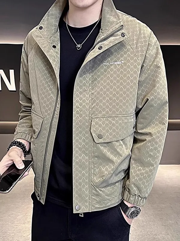 Повседневный мужской воротник-стойка Jaet Sli Haome, весенне-осенний модный брендовый топ с высокой талией, новая модель, полиэфирное волокно
Повседневный мужской воротник-стойка Jaet Sli Haome, весенне-осенний модный брендовый топ с высокой талией, новая модель, полиэфирное волокно