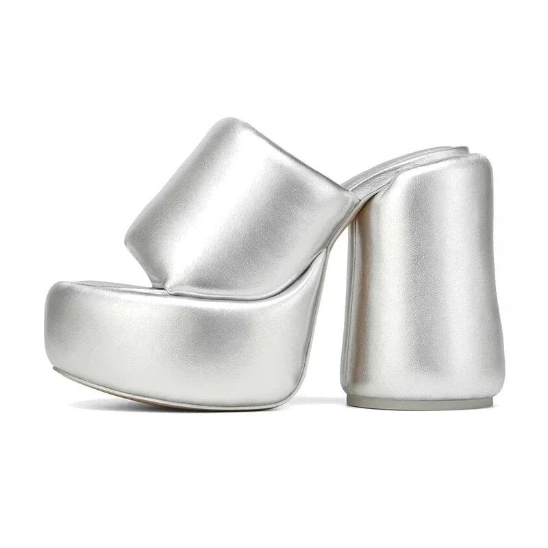 2024 New Brand Gold Silver Slippers Women's Fashionable Sexy Black Waterproof Platform European and American Sandals Size 40
2024 New Brand Gold Silver Slippers Women's Fashionable Sexy Black Waterproof Platform European and American Sandals Size 40