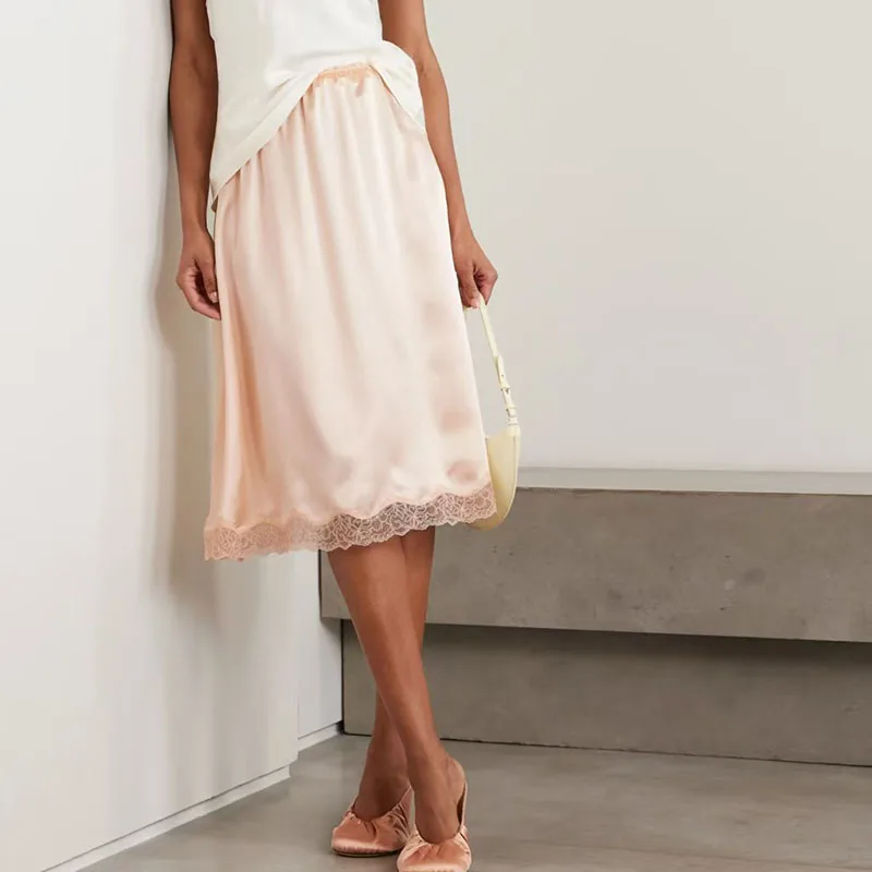 French-style stitched lace trim satin half-length dress for women. 2026 spring summer versatile design mid-length dress.
French-style stitched lace trim satin half-length dress for women. 2026 spring summer versatile design mid-length dress.