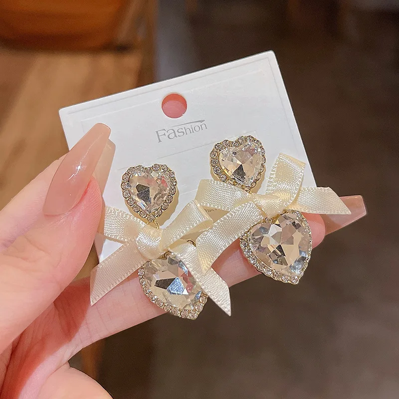 Sweet Heart Love Zircon Dangle Earrings for Women Elegant Romantic Bowknot Crystal Ear Accessories Exquisite Fine Jewelry Gifts
Sweet Heart Love Zircon Dangle Earrings for Women Elegant Romantic Bowknot Crystal Ear Accessories Exquisite Fine Jewelry Gifts