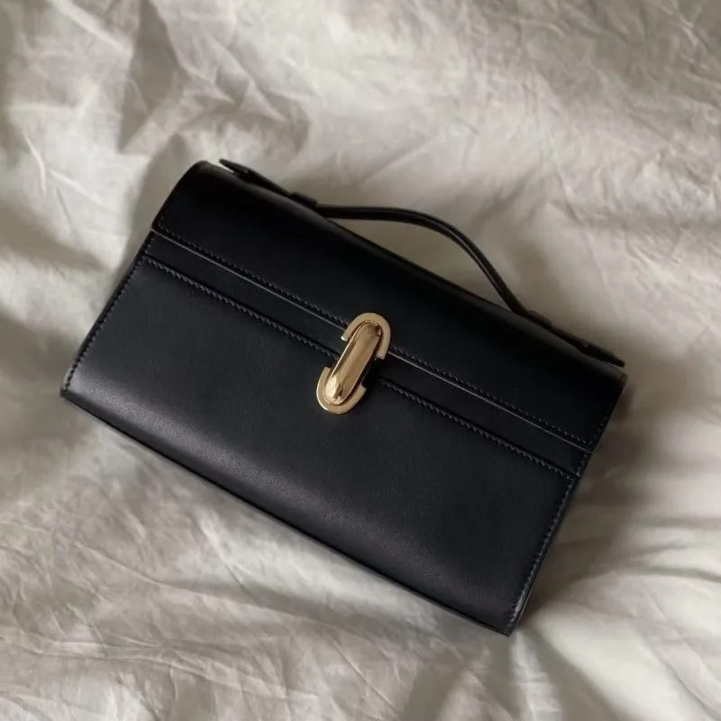 Luxury Minimalist Genuine Leather Mini Croissant Bag Women Elegant Dumpling Design Top Handle Crossbody Versatile Commute Purse
Luxury Minimalist Genuine Leather Mini Croissant Bag Women Elegant Dumpling Design Top Handle Crossbody Versatile Commute Purse