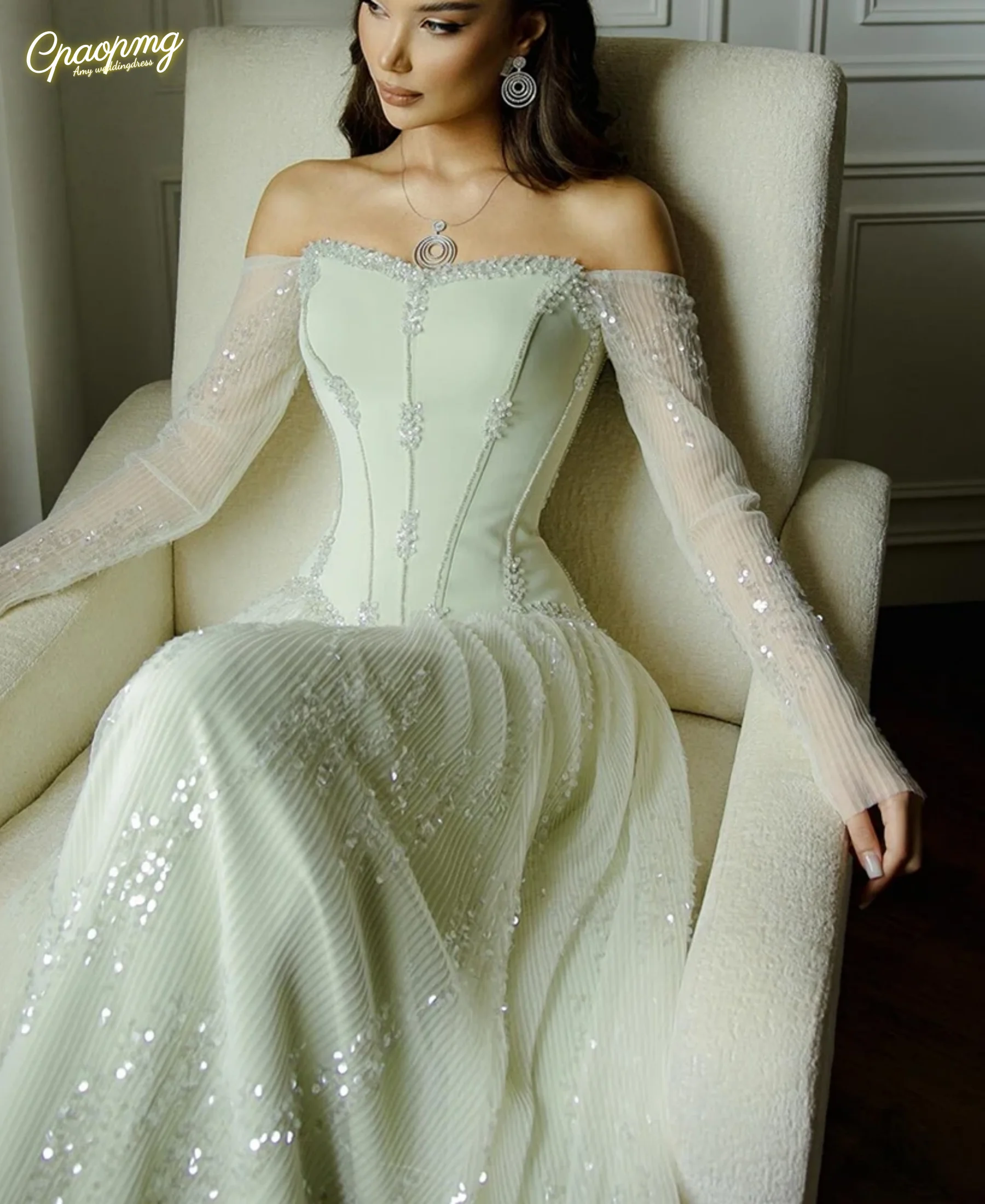Customized Off-Shoulder Evening Dresses: White Beaded Gown with Long Sleeve, Sparkling A Line Skirt for Wedding Party
Customized Off-Shoulder Evening Dresses: White Beaded Gown with Long Sleeve, Sparkling A Line Skirt for Wedding Party