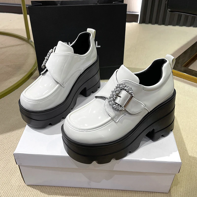 Women's Fashion Thick Heel Shoes Spring New Square Head Deep Mouth Water Drill Buckle Thick Sole Non-slip Low-top Shoes
Women's Fashion Thick Heel Shoes Spring New Square Head Deep Mouth Water Drill Buckle Thick Sole Non-slip Low-top Shoes