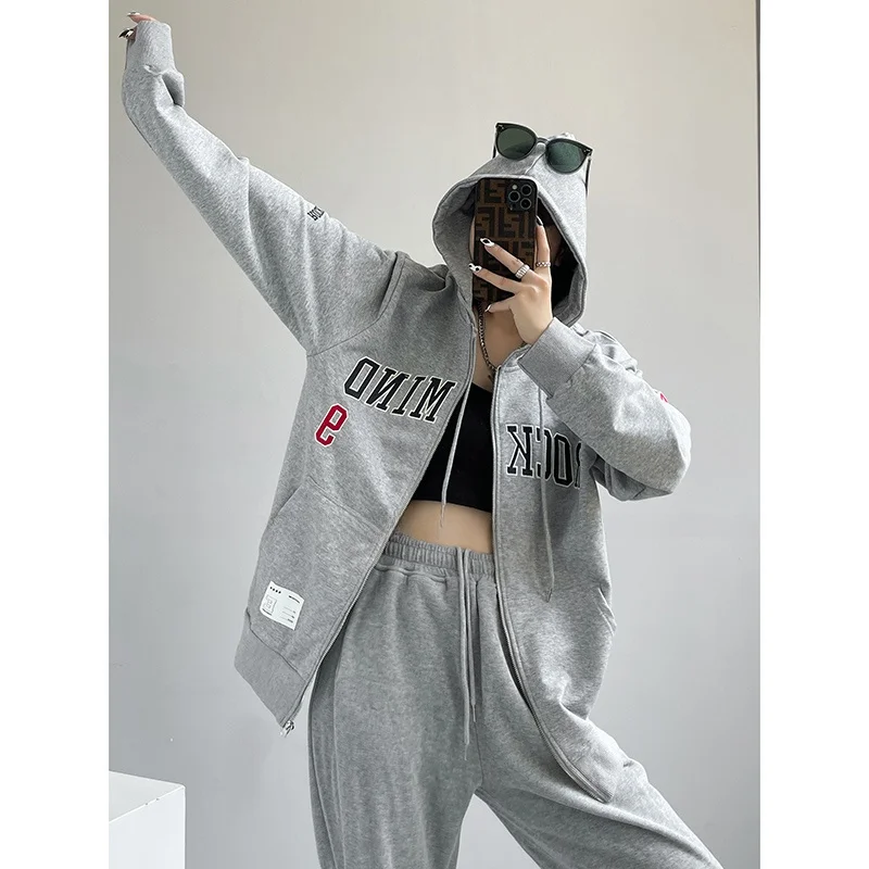 Retro American Letter Embroidery Loose Women's Hoodie Sweatshirt Street Style Zipper Jacket Autumn Winter Fashion Outerwear
Retro American Letter Embroidery Loose Women's Hoodie Sweatshirt Street Style Zipper Jacket Autumn Winter Fashion Outerwear